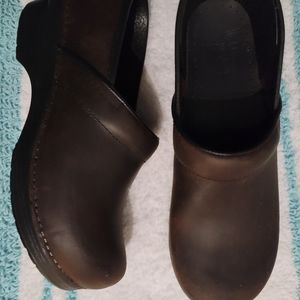 Dansko Dark Brown Size 40 (US10) Clogs
